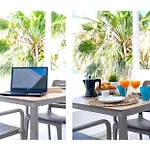 Sunlit Paradise House 아파트